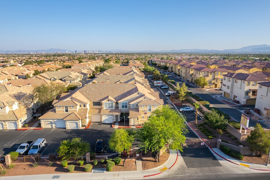 Building Photo - 5855 Valley Dr