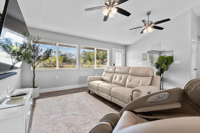 Building Photo - Move-In Ready, 3-Bedroom Fully Furnished Retreat with 3 Bathroom in Keaau Paradise!"