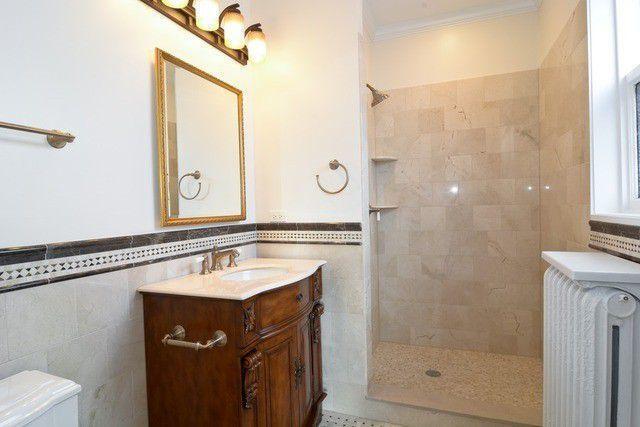 Building Photo - 533 W Diversey Pkwy