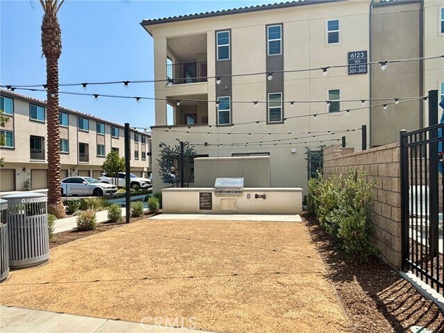 Building Photo - 6136 Valentina Wy