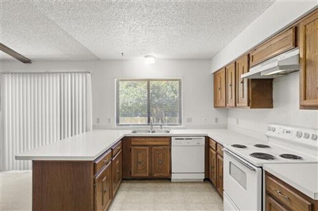 Building Photo - 2205 Foxcroft Ln