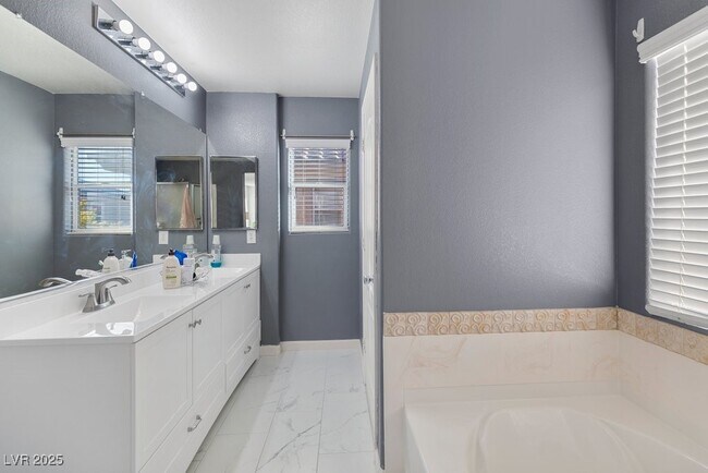 Building Photo - 6717 Yellowhammer Pl