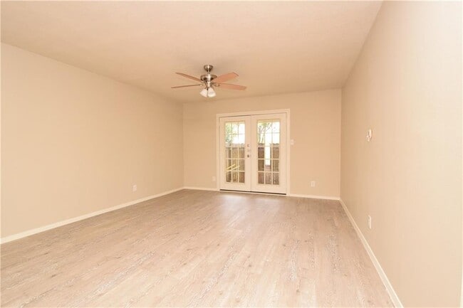 Building Photo - 6400 Brookside Dr