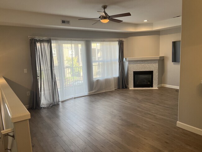 Building Photo - 10925 SW Briarwood Pl