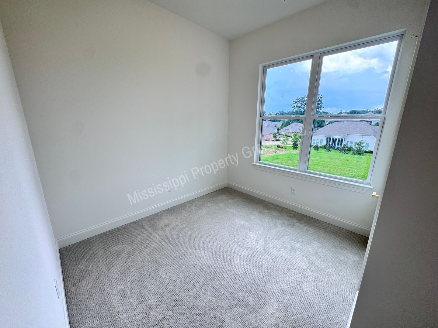 Building Photo - 721 Primrose Dr