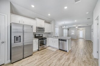 Building Photo - 8303 Cottage Rose Dr