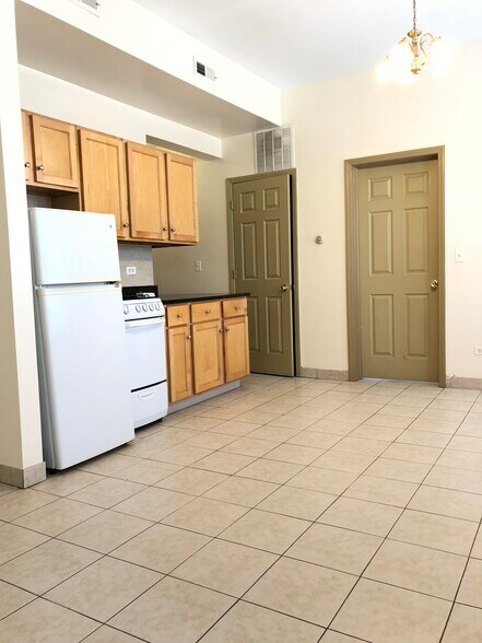Primary Photo - 1425 W Wilson Ave