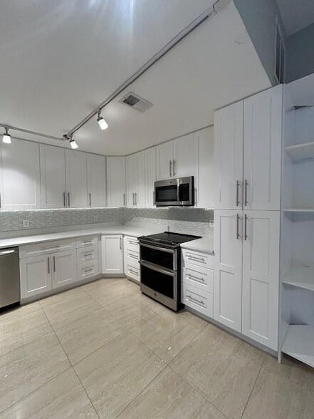 Building Photo - 4757 Sunny Palm Cir