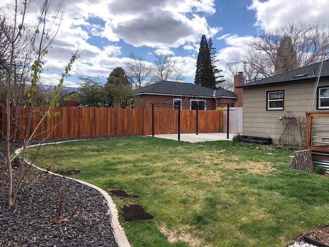 Building Photo - Move In Ready in Desirable Reno Neighborhood
