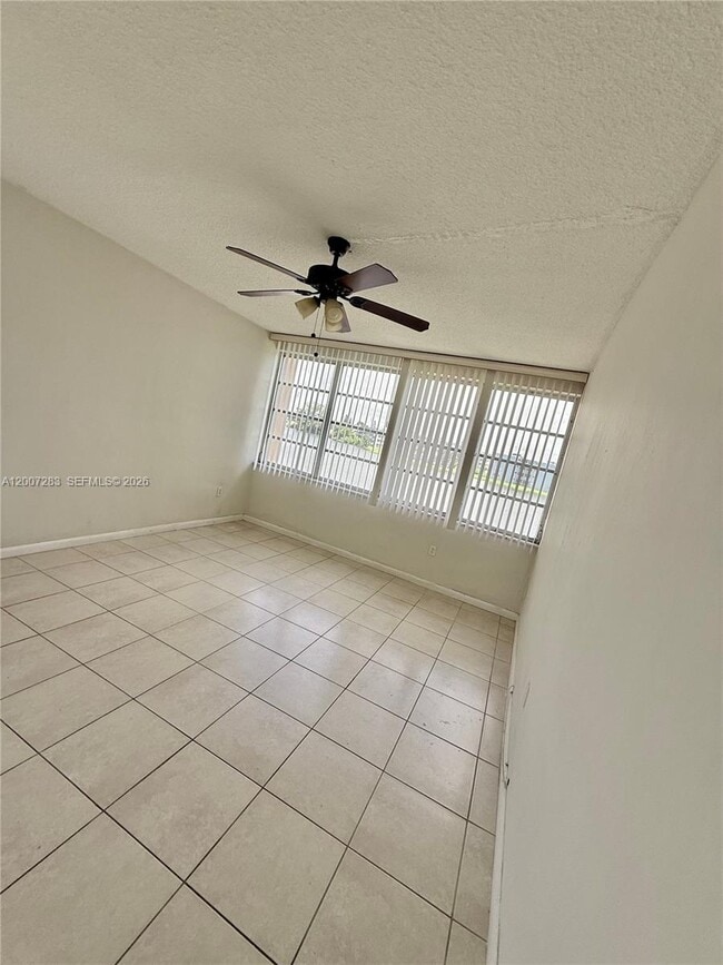 Building Photo - 1591 NE Miami Gardens Dr