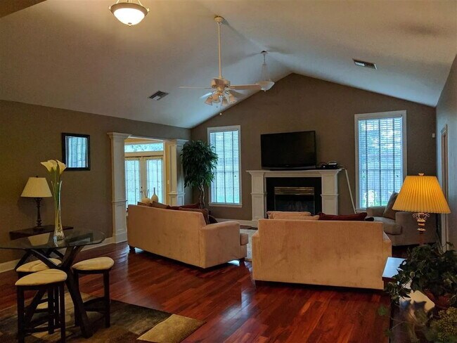 Building Photo - Stunning 3-Bed, 2-Bath Home in the Heart of Killearn Estates!