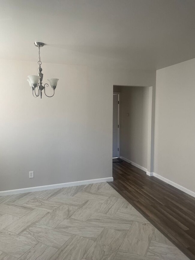 Building Photo - 5553 Elm Ln