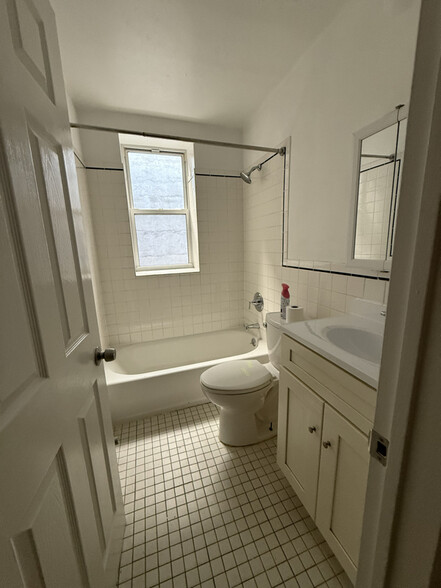 Building Photo - 819 Saratoga Ave