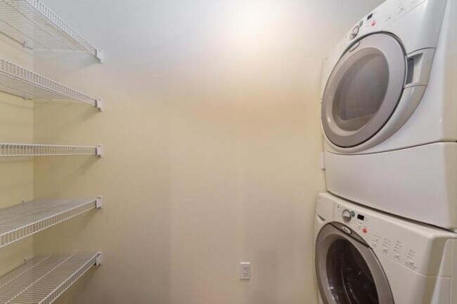 Building Photo - 1 bedroom in Seattle WA 98121