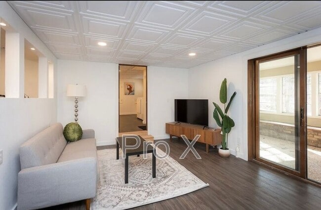 Building Photo - 6 Lambeth Cir