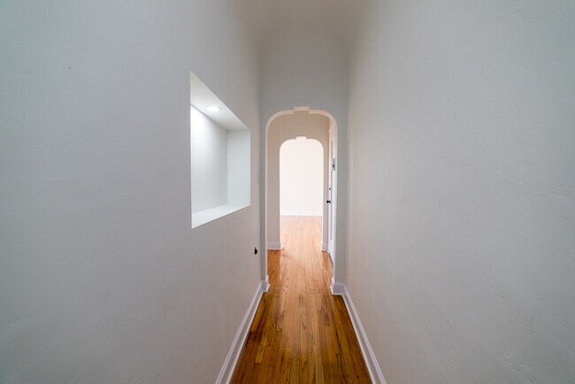 Building Photo - 1451 Ridgeley Dr