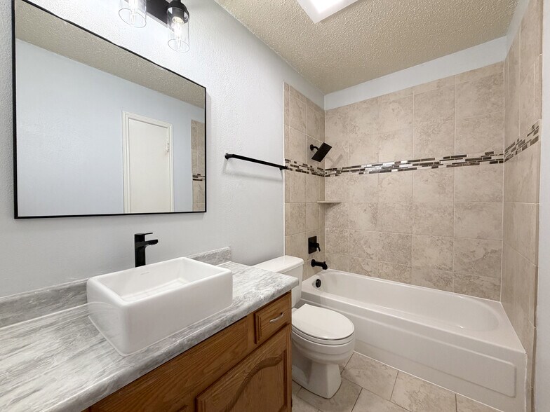 Building Photo - 1717 Sterling Ln