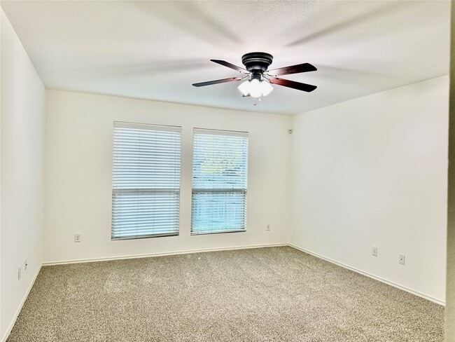 Building Photo - 962 Oak Lynn Dr