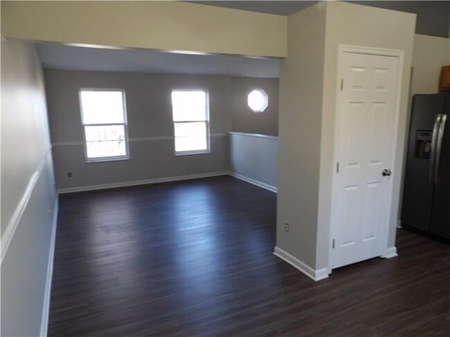 Building Photo - 3060 Lansdowne Ln