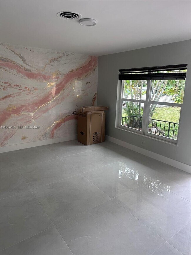 Building Photo - 200 SE 19th St