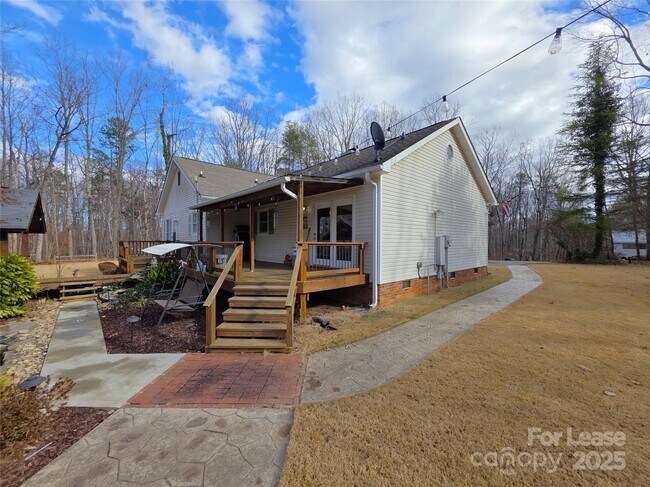 Building Photo - 256 Georgewoods Dr