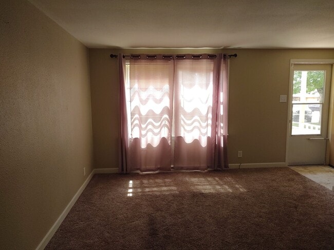 Building Photo - ALL PROSPECTIVE TENANTS MUST SUBMIT A $58 NON-REFUNDABLE APPLICATION FEE PER APPLICANT ONLINE AND...