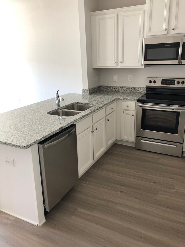 Building Photo - 7474 Shadow Lake Dr.