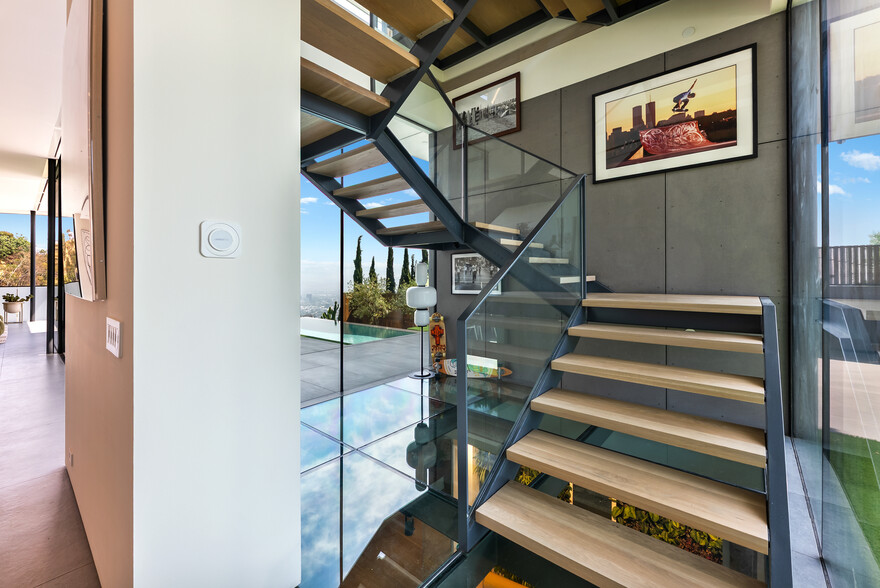 Building Photo - 1807 Blue Heights Dr