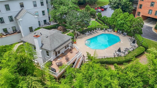 Building Photo - 27404 Plantation Dr NE
