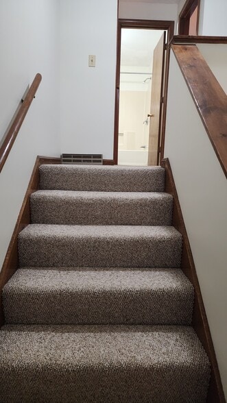 Building Photo - 161 Riviera Dr