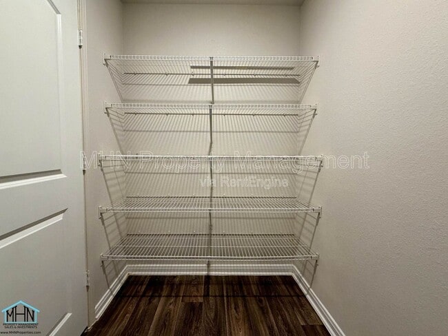 Building Photo - 10950 Chippewa Trce