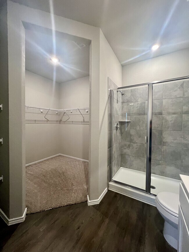 Building Photo - 596 Jennifer Wy