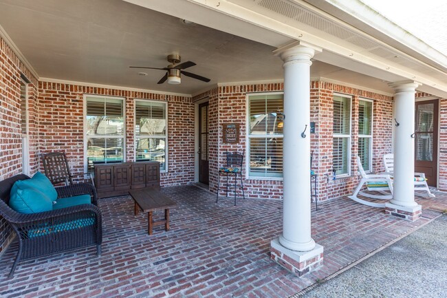 Building Photo - 7790 Deer Chase Dr