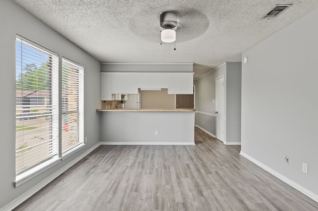 Building Photo - 322-328 Brookwood