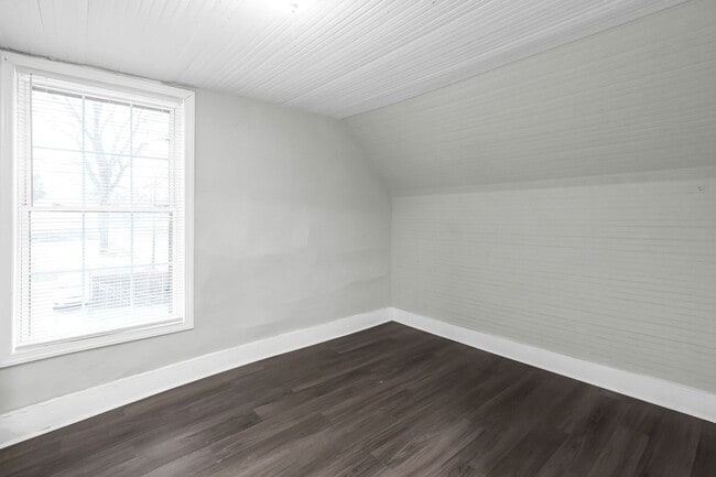 Building Photo - 1032 E 17th Ave