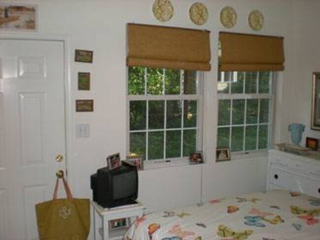 Building Photo - 4029 Beecher St NW