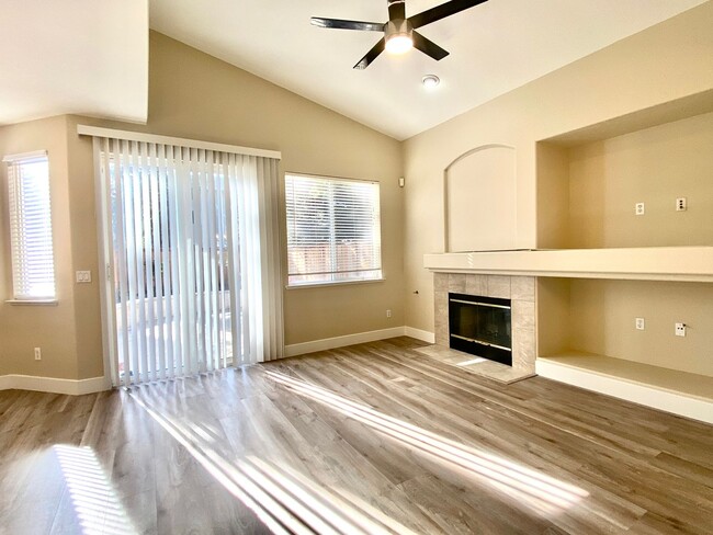 Building Photo - NEWLY RENOVATED, VERY CLEAN 5 BED, 3 BATH,...