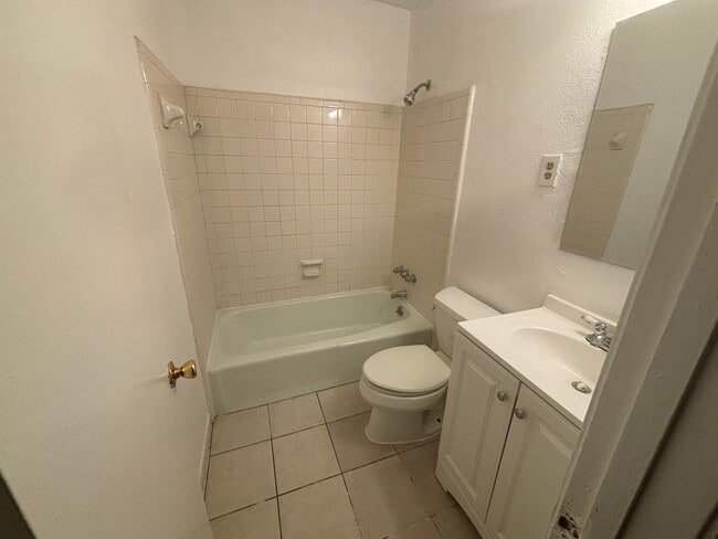 Building Photo - 5083 Applewood Dr