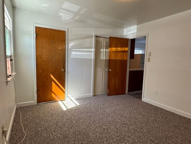 Building Photo - 2004 W Broadway