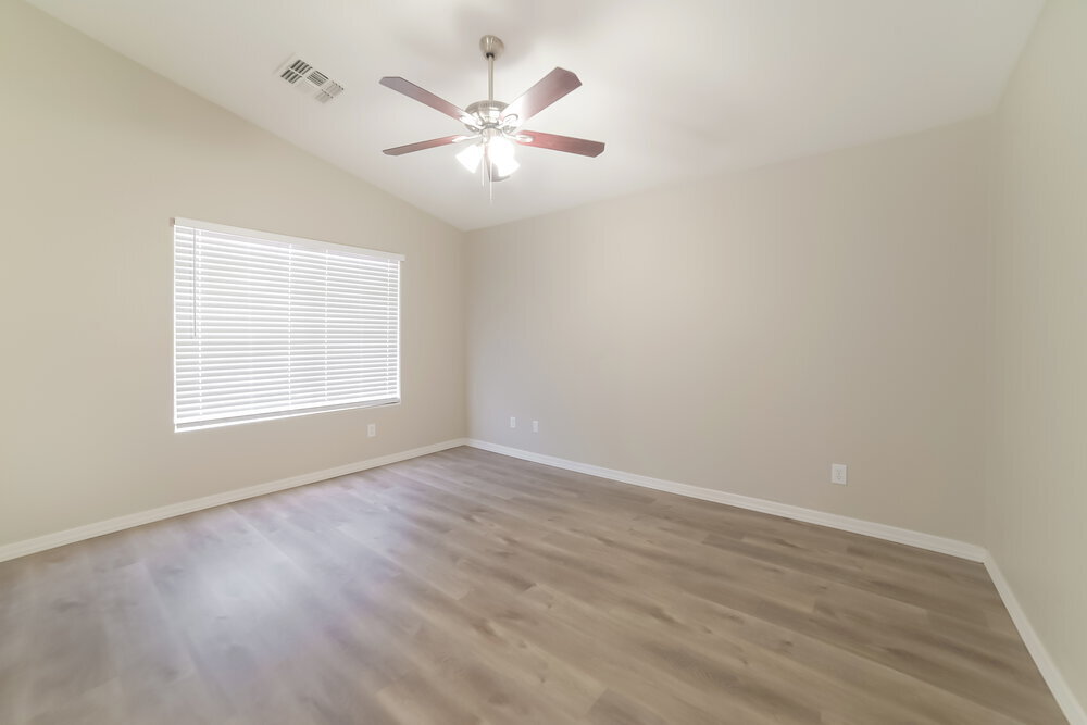 Building Photo - 8228 W Behrend Dr