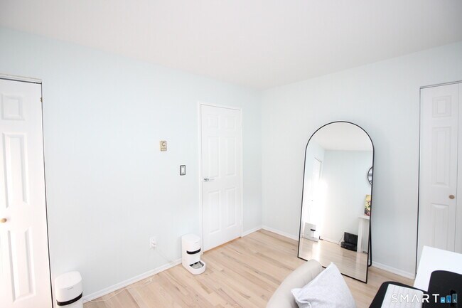Building Photo - 30 Maple Tree Ave