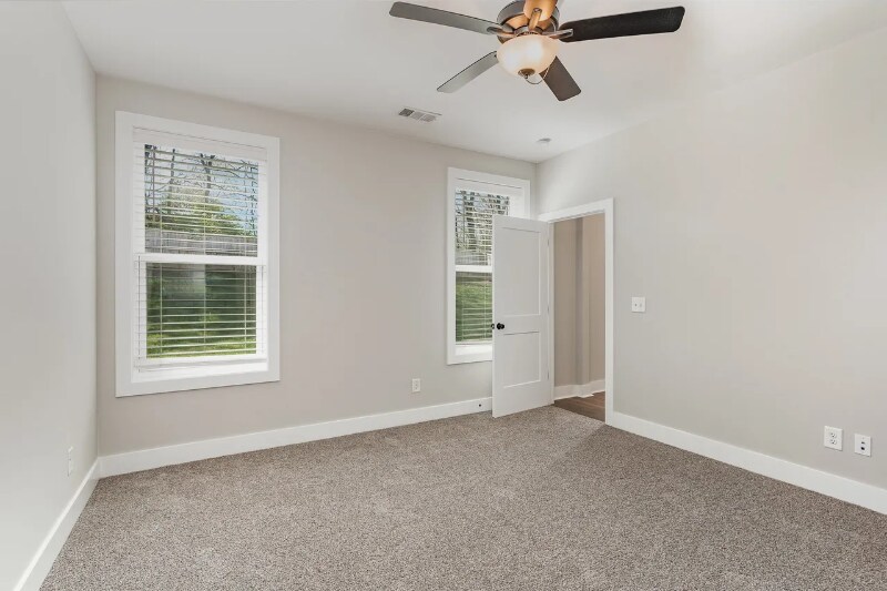 Building Photo - 577 Davis Vly Dr