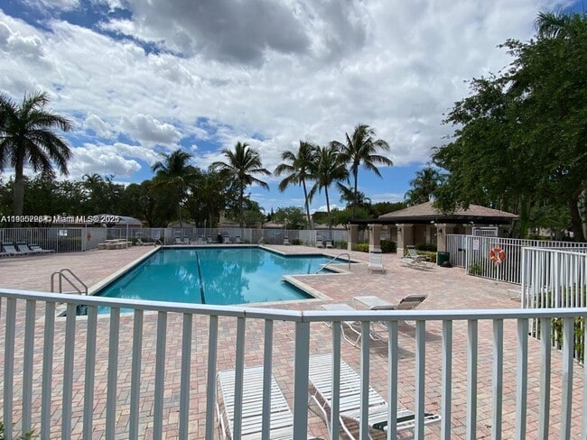 Building Photo - 2142 Madeira Dr