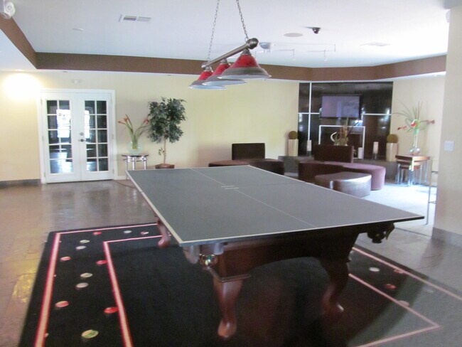 Building Photo - 2 BED 2 BATH DOWNSTAIRS APARTMENT  FOR REN...