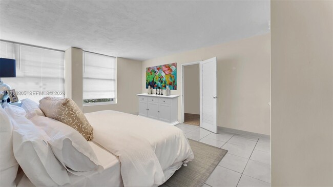 Building Photo - 2899 Collins Ave