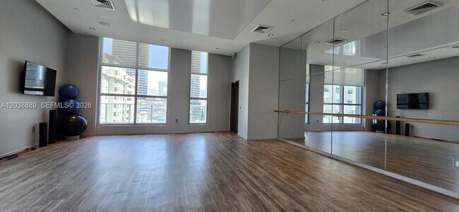 Building Photo - 1100 S Miami Ave