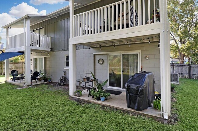 Building Photo - 18423 Swan Lake Dr