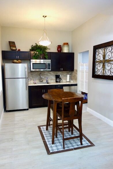 Building Photo - 1212 Glen Garden Dr