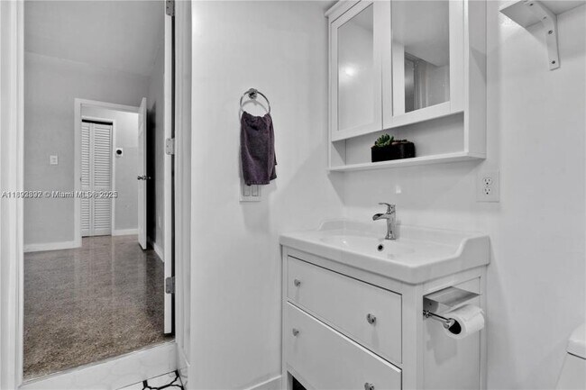 Building Photo - 3 bedroom in North Miami FL 33162