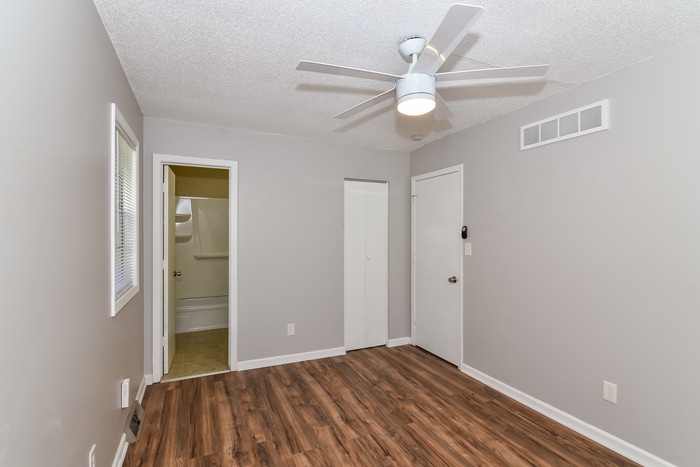 Building Photo - 6 Castle Ct